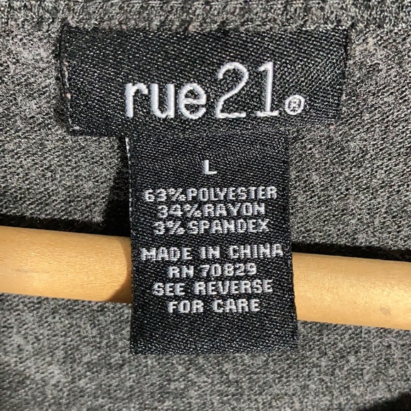 Rue 21 Gray tee Sz L - Picture 2 of 5